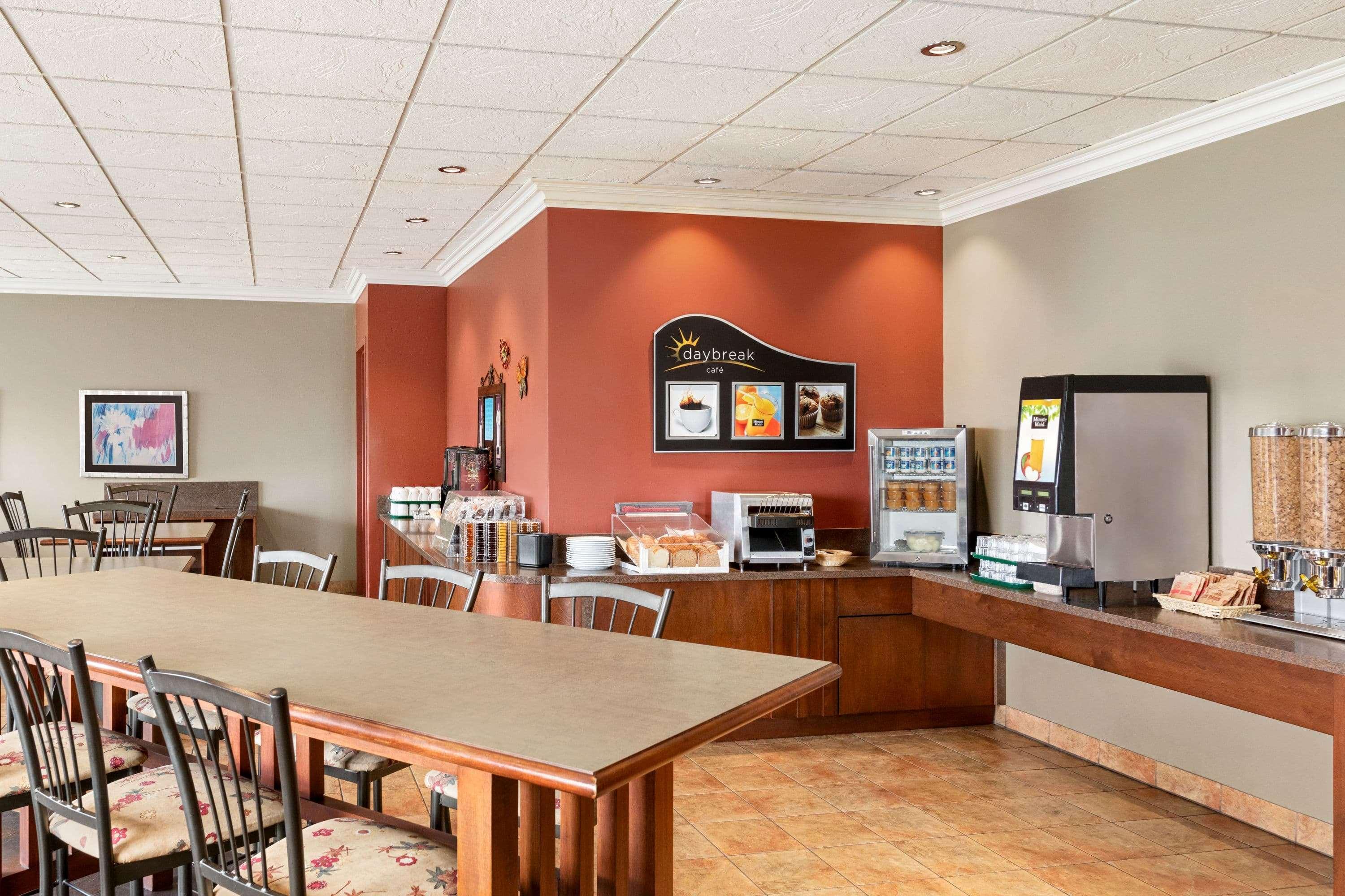 Days Inn By Wyndham מונמאני מראה חיצוני תמונה